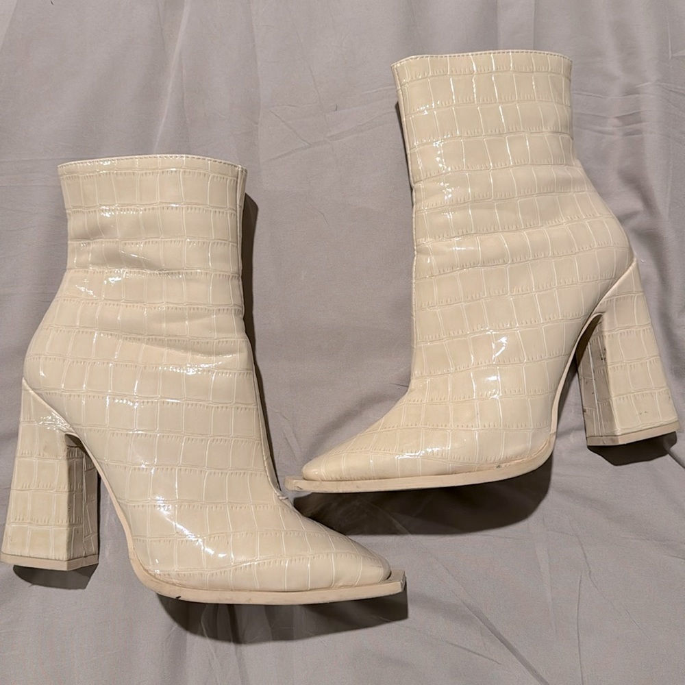 Square toe heeled boots